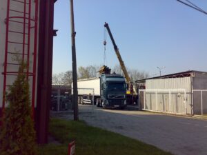 usuwanie drewnianych słupów